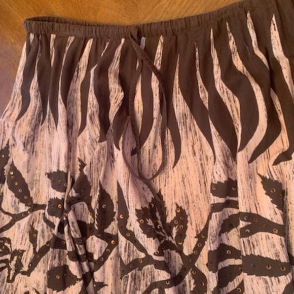 Flowy Brown and Pink Skirt - Picture 3 of 4